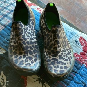 OOFOS Leopard Print Flats